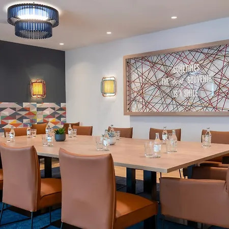 Hotel Hampton By Hilton North