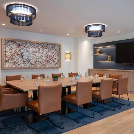 Hotel Hampton By Hilton North