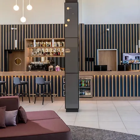 Hampton By Hilton North Hotel